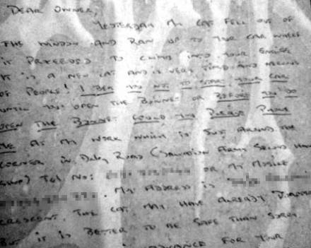 note_xcu Close up of the note about the cat